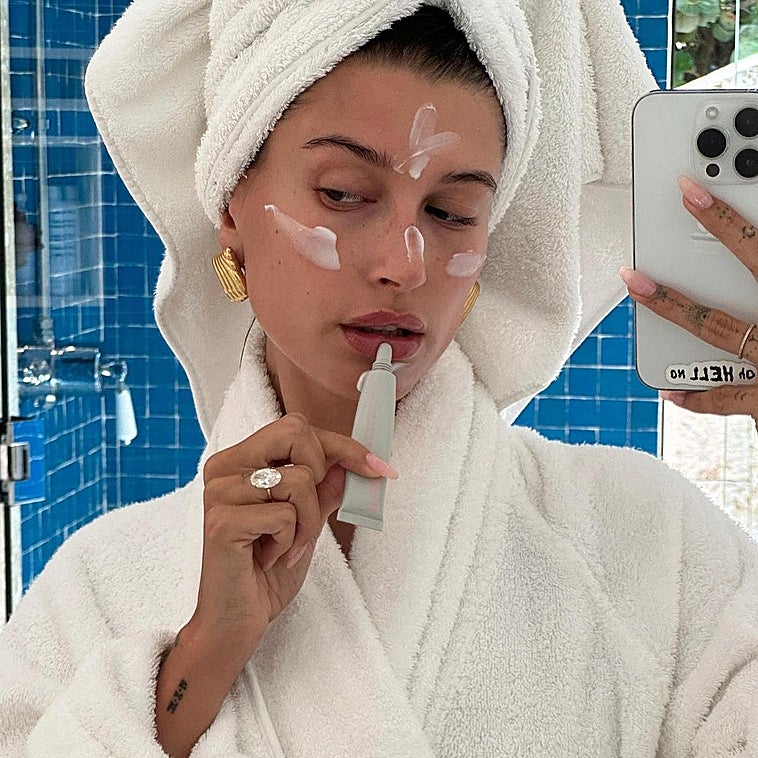 Seis errores al desmaquillarte que están dañando tu piel sin saberlo